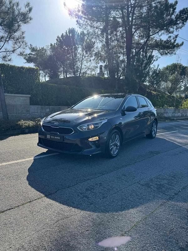 Usado Kia Ceed Sport 120 HP (88 kW) 2021 Cinza Citadino