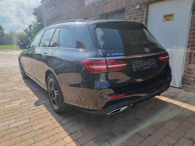 Usado Mercedes E300 320 HP (235 kW) 2021 Preto Sedan
