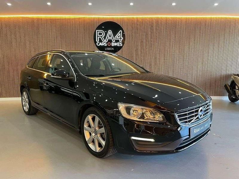 Preto Usado 2016 Volvo V60 Carrinha | € 18.900 (Caro) - Imagem 1/4