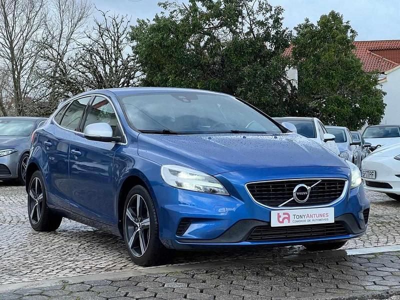 Usado Volvo V40 152 HP (111 kW) 2019 Azul