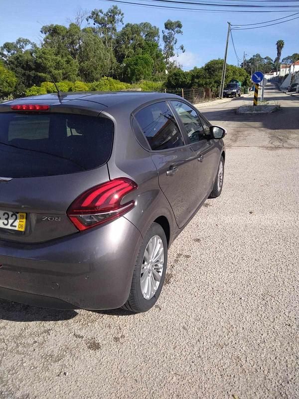 Usado Peugeot 208 82 HP (60 kW) 2019 Cinzento Citadino