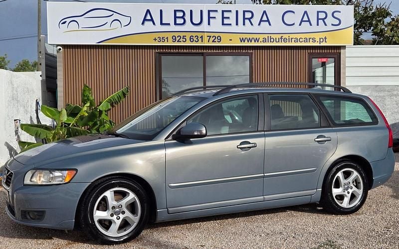 Cinza Usado 2011 Volvo V50 Summum Carrinha | € 8.900 (Caro) - Imagem 1/4