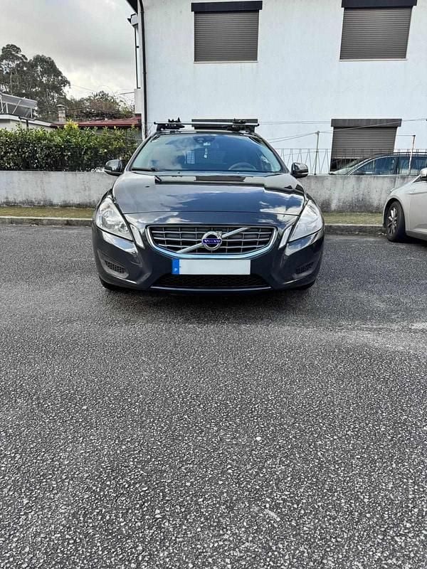 Cinzento Usado 2011 Volvo V60 Carrinha | € 7.990 (Bom preço) - Imagem 1/4