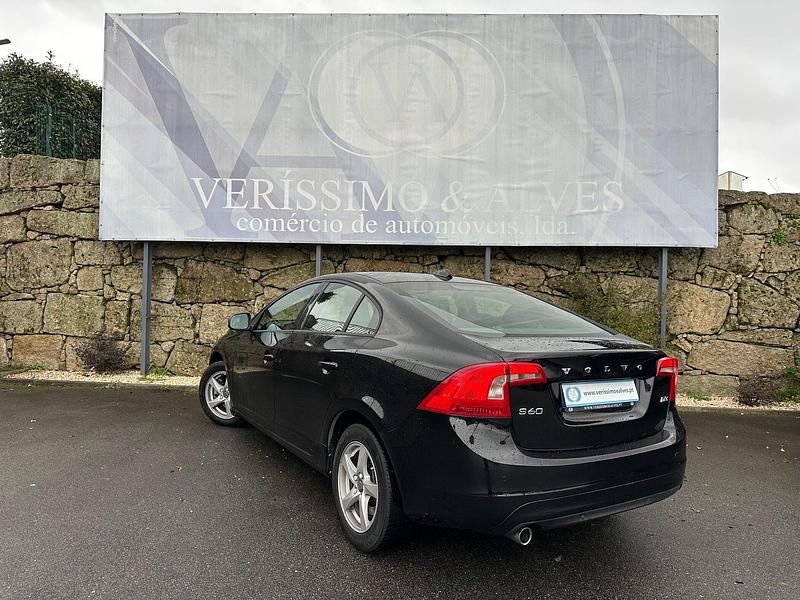 Usado Volvo S60 Kinetic 150 HP (110 kW) 2017 Preto Sedan