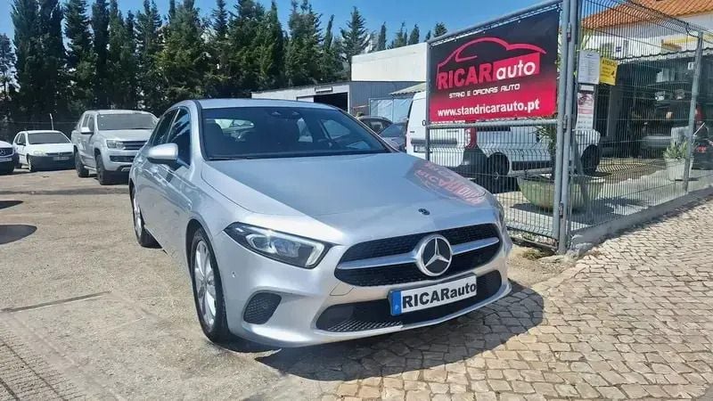 Cinzento Usado 2020 Mercedes A180 Progressive Citadino | € 22.500 (Super Preço) - Imagem 1/4