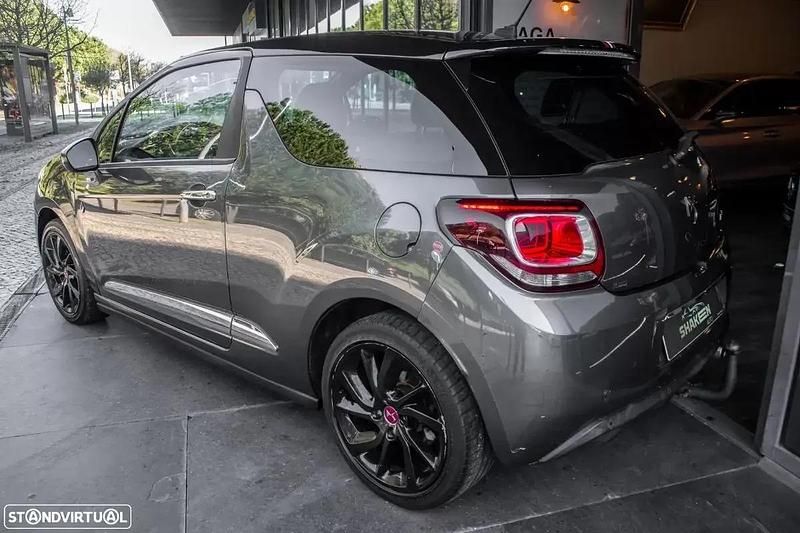 Usado DS Automobiles DS3 Be Chic 110 HP (80 kW) 2017 Cinza antracite Citadino