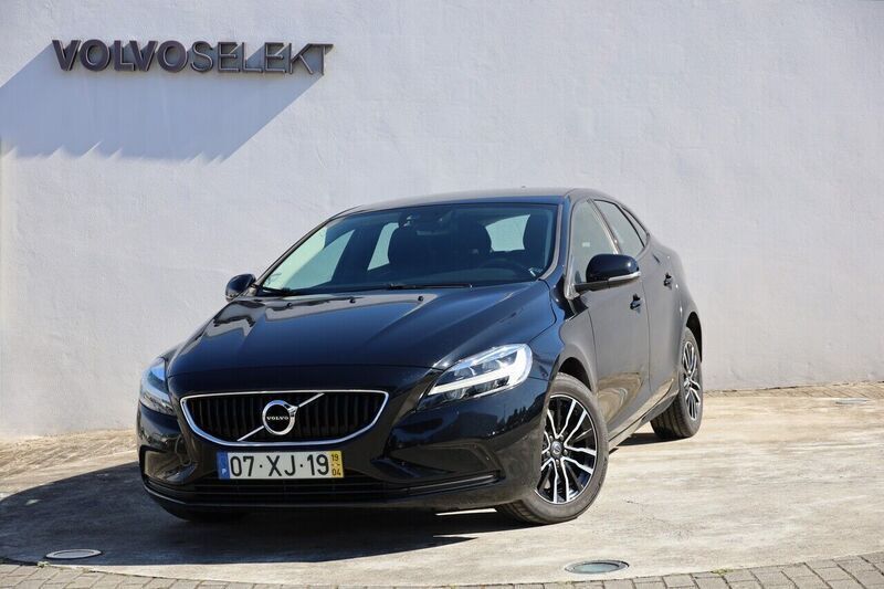Preto Usado 2019 Volvo V40 Momentum Carrinha | € 19.700 (Preço justo) - Imagem 1/4