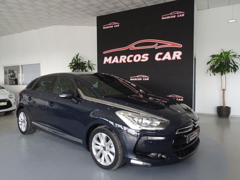Cinzento Usado 2012 Citroën DS5 Chic Citadino | € 9.900 (Preço justo) - Imagem 1/4