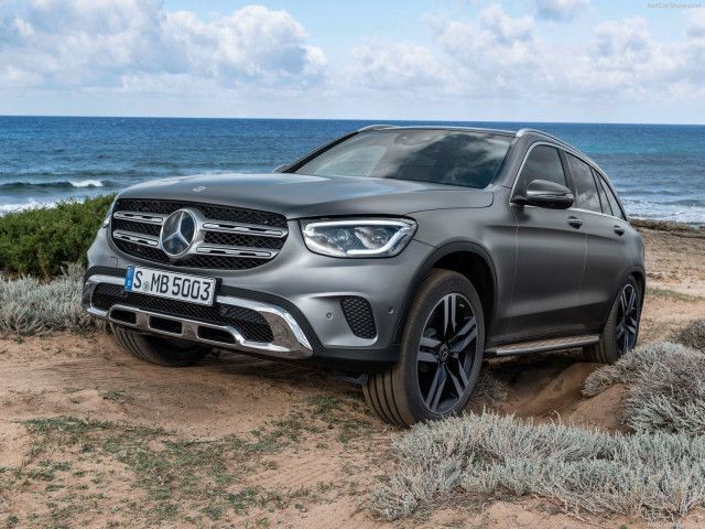 Cinzento Usado 2021 Mercedes GLC300e SUV | € 37.750 - Imagem 1/4