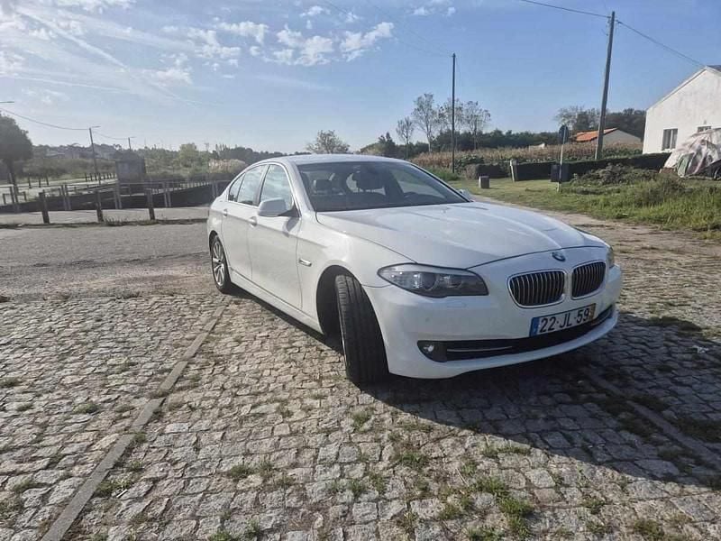 Branco Usado 2010 BMW 525 Sedan | € 12.000 (Preço justo) - Imagem 1/4