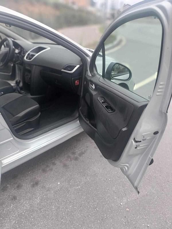 Usado Peugeot 207 95 HP (69 kW) 2007 Cinzento Carrinha