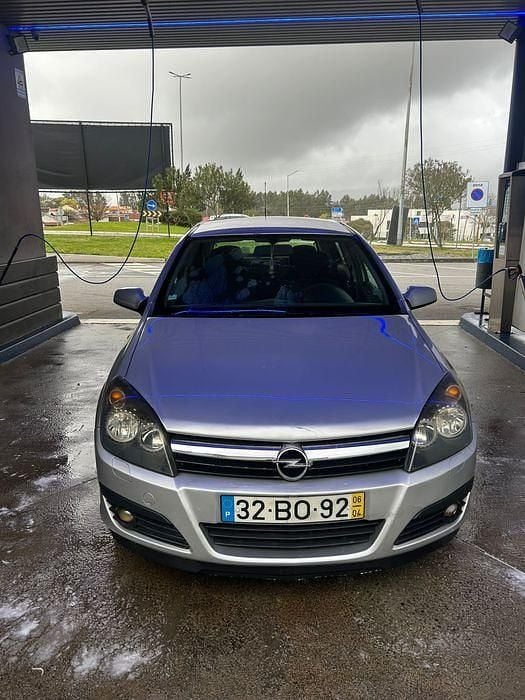 Usado Opel Astra 90 HP (66 kW) 2006 Sedan