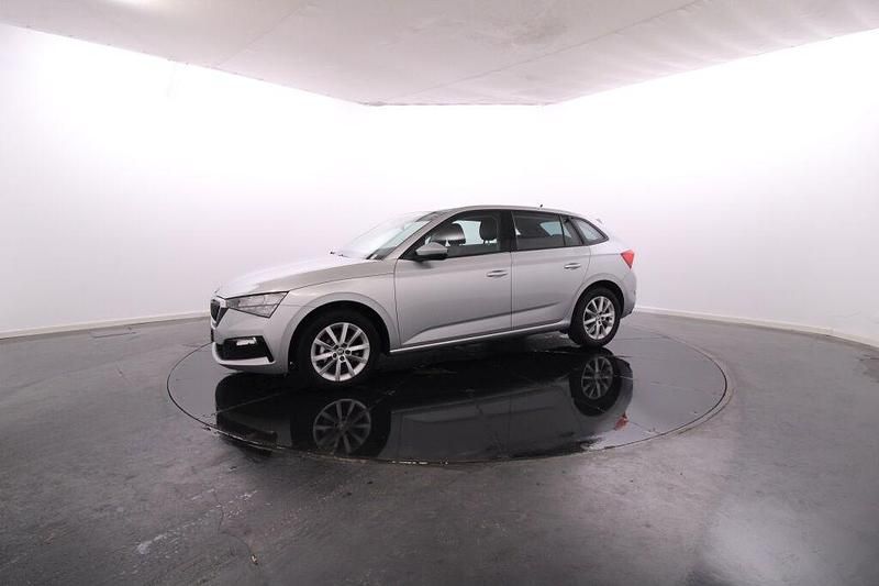 Cinza Usado 2022 Skoda Scala Ambition Citadino | € 17.900 (Preço justo) - Imagem 1/4