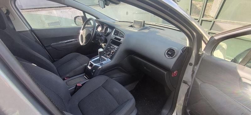 Cinzento Usado 2015 Peugeot 5008 Monovolume | € 8.500 (Bom preço) - Imagem 1/4