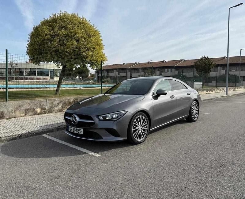 Cinzento Usado 2019 Mercedes CLA180 Sedan | € 27.900 (Preço justo) - Imagem 1/4