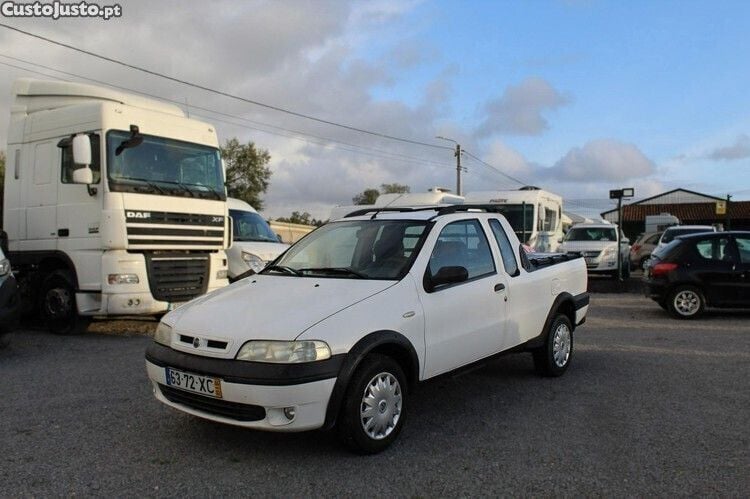 Branco Usado 2004 Fiat Strada | € 4.500 - Imagem 1/1