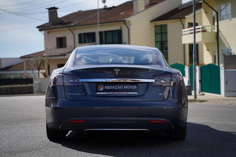 Usado Tesla Model S 314 kW (428 HP) 2015 Cinzento Citadino