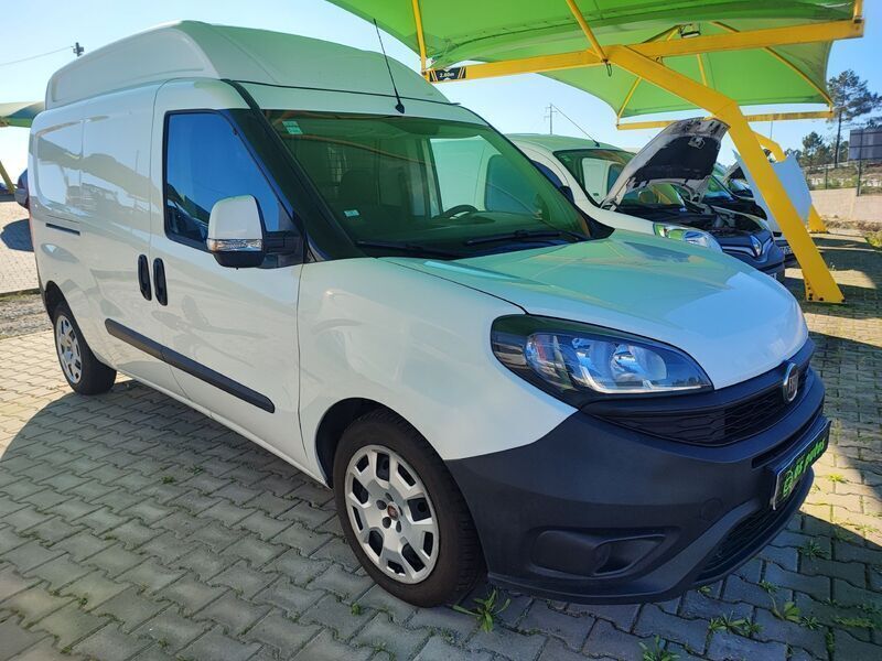 Branco Usado 2018 Fiat Doblò Monovolume | € 13.990 (Caro) - Imagem 1/4