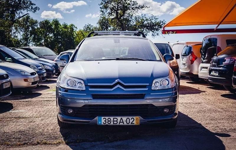 Cinza Usado 2005 Citroën C4 Exclusive Sedan | € 9.900 - Imagem 1/4
