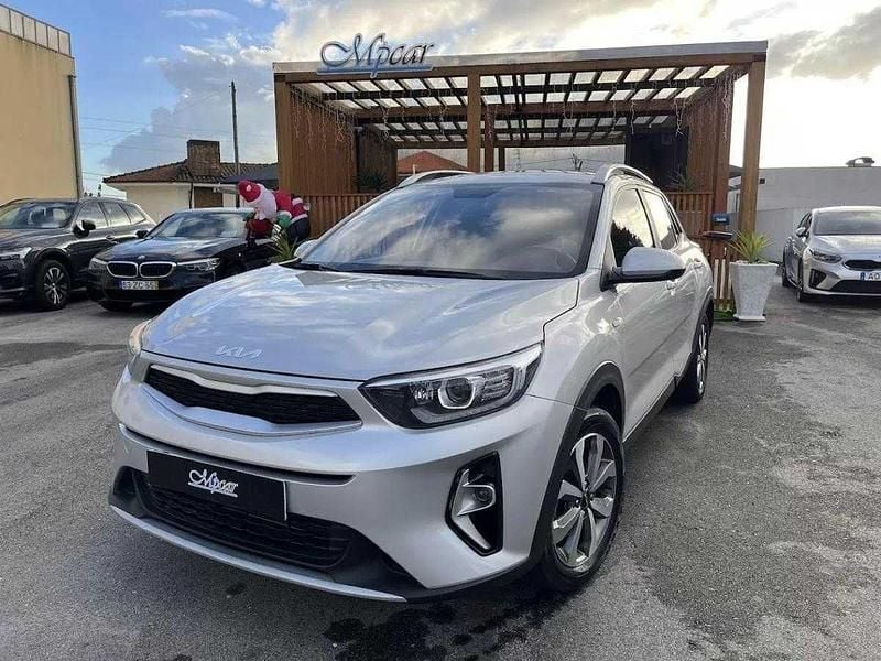 Cinzento Usado 2022 Kia Stonic SUV | € 13.750 (Preço justo) - Imagem 1/4