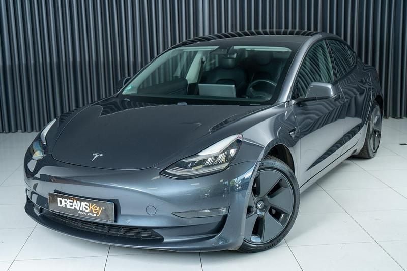 Cinzento Usado 2020 Tesla Model 3 Sedan | € 28.600 (Preço justo) - Imagem 1/4