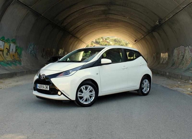 Branco Usado 2016 Toyota Aygo Citadino | € 12.990 (Caro) - Imagem 1/4