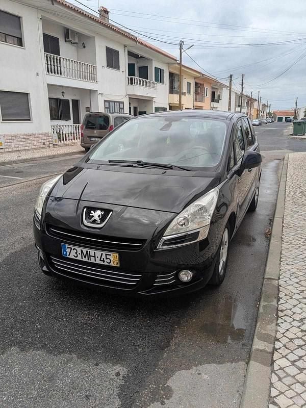 Preto Usado 2011 Peugeot 5008 Monovolume | € 7.900 (Preço justo) - Imagem 1/4
