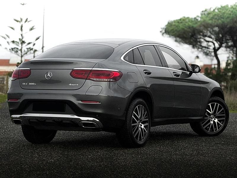 Usado Mercedes GLC300 320 HP (235 kW) 2022 Cinza SUV
