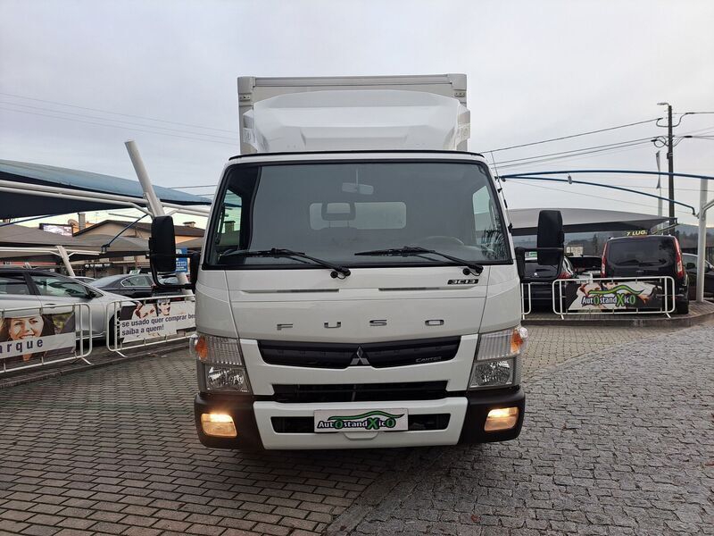 Branco Usado 2019 Mitsubishi Canter Sedan | € 29.990 (Preço justo) - Imagem 1/4