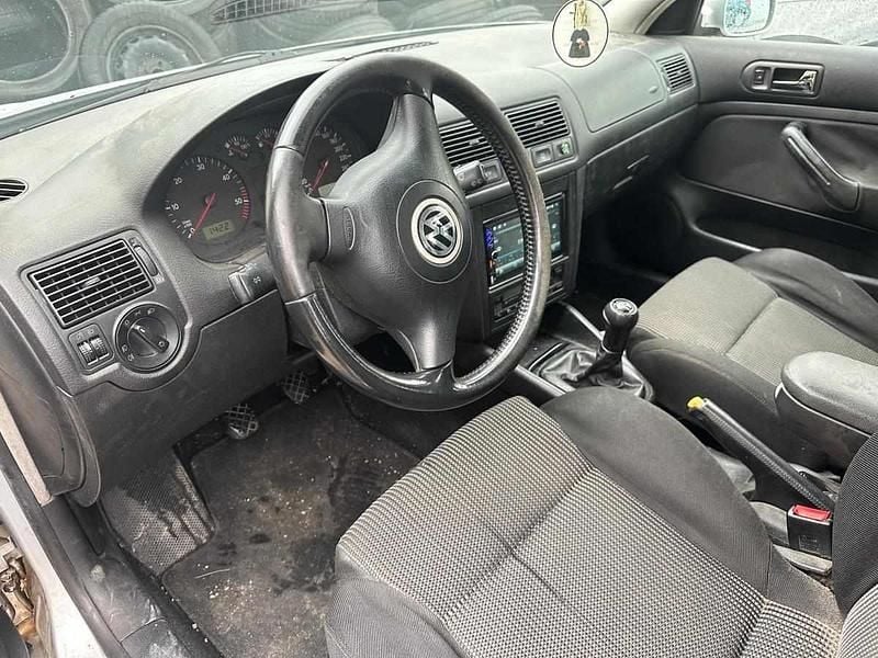 Usado VW Golf IV 116 HP (85 kW) 2001 Cinzento Citadino