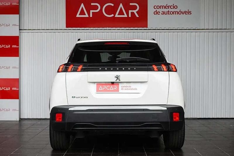Usado Peugeot e-2008 Allure 100 kW (136 HP) 2021 Branco SUV