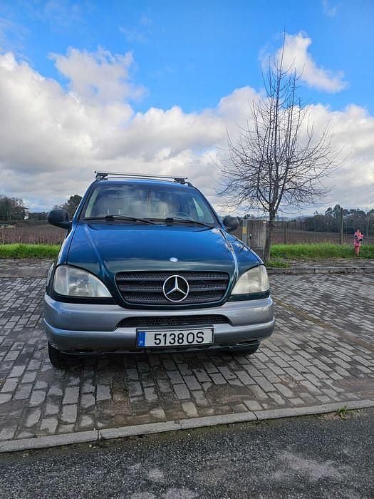Usado 2000 Mercedes ML230 SUV | € 7.000 - Imagem 1/4