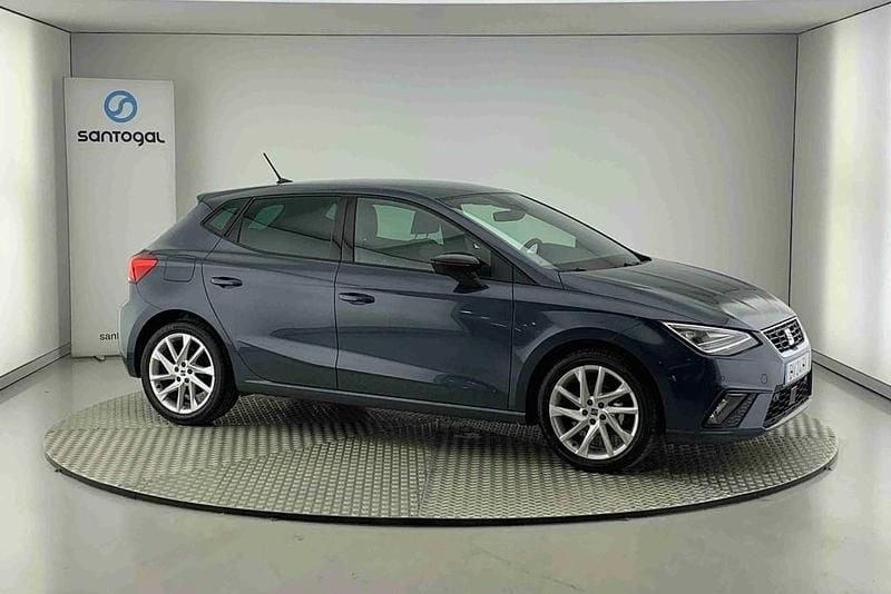 Cinzento Novo 2025 Seat Ibiza FR Citadino | € 22.250 (Preço elevado) - Imagem 1/4