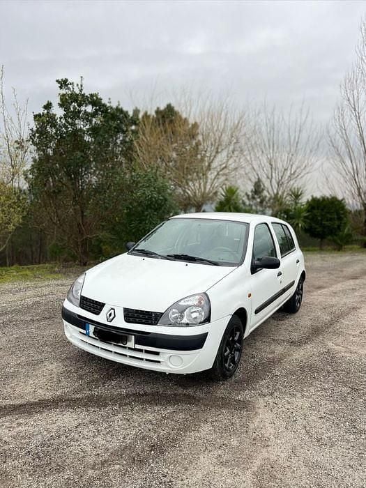 Usado Renault Clio II 60 HP (44 kW) 2003 Sedan