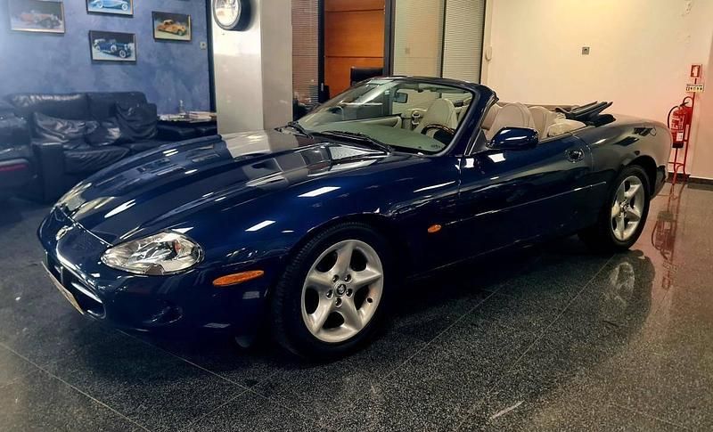 Usado Jaguar XK 284 HP (208 kW) 1997 Azul