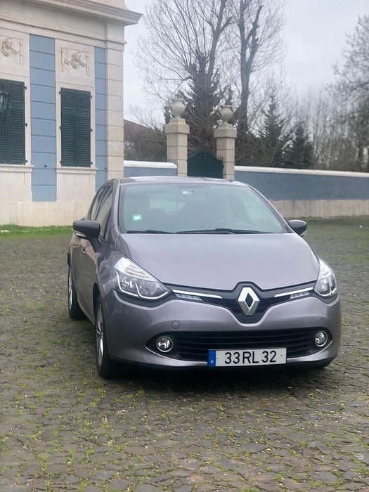 Cinzento Usado 2016 Renault Clio IV LIMITED Sedan | € 8.600 (Bom preço) - Imagem 1/4
