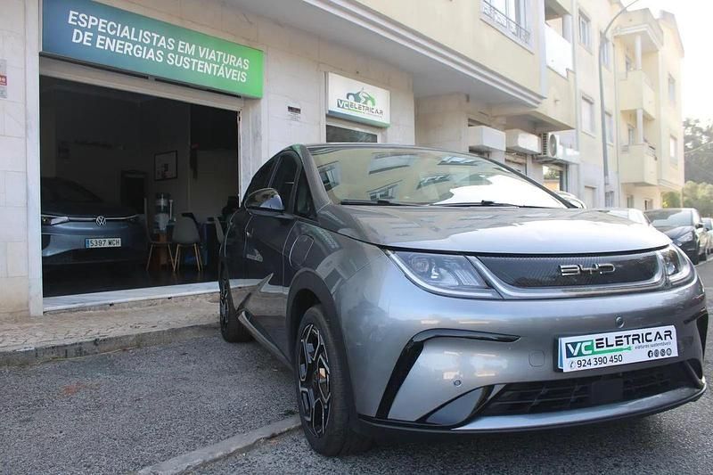 Cinza Usado 2024 BYD Dolphin Comfort Citadino | € 27.989 - Imagem 1/4