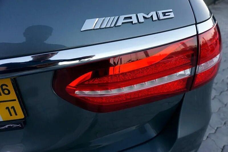 Usado Mercedes E220 AMG 194 HP (142 kW) 2016 Cinza Sedan