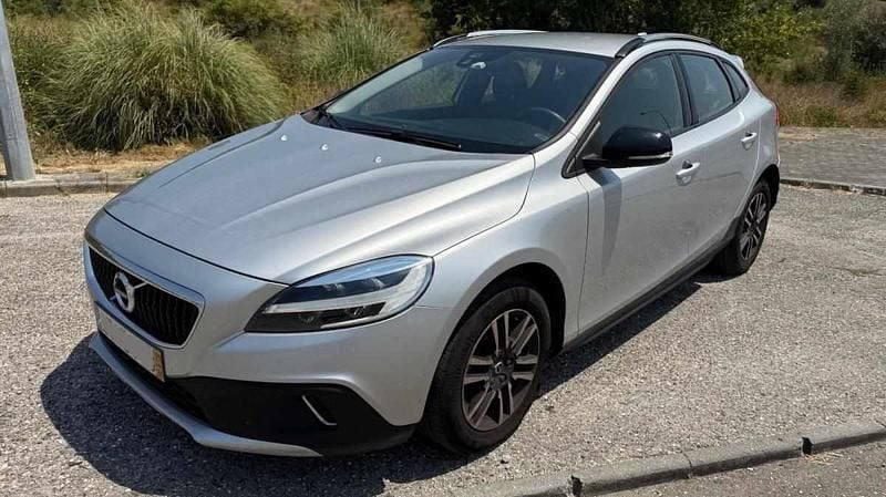 Cinzento Usado 2019 Volvo V40 CC Carrinha | € 17.000 (Bom preço) - Imagem 1/4