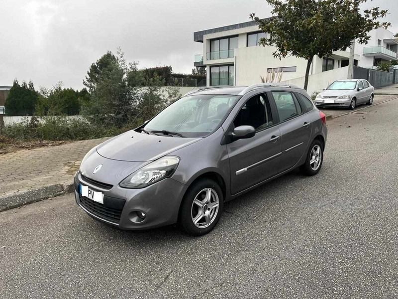 Cinzento Usado 2012 Renault Clio IV Carrinha | € 7.750 - Imagem 1/4