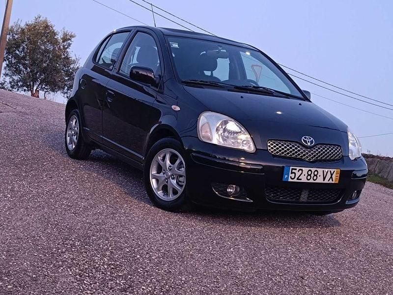 Usado 2004 Toyota Yaris Sedan | € 4.650 (Preço justo) - Imagem 1/4