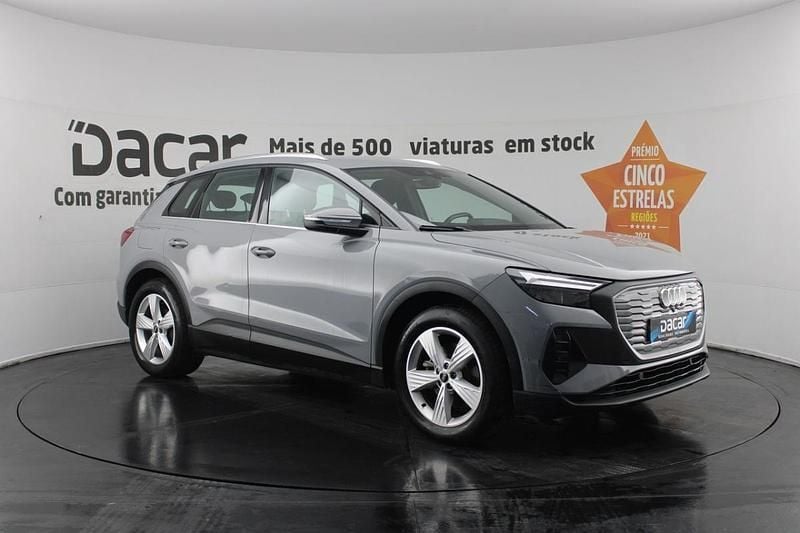Usado Audi Q4 e-tron Business 125 kW (170 HP) 2023 Cinzento SUV