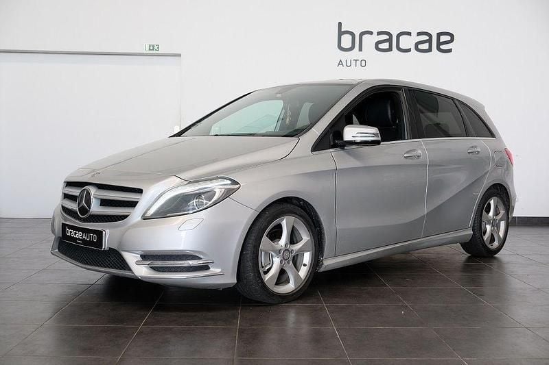 Cinza Usado 2012 Mercedes B180 Monovolume | € 13.500 (Preço justo) - Imagem 1/4