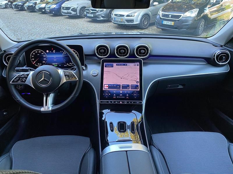 Usado Mercedes C300 Avantgarde 313 HP (230 kW) 2024 Cinza Sedan