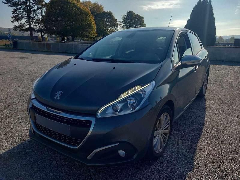 Antracite Usado 2017 Peugeot 208 Citadino | € 12.950 (Caro) - Imagem 1/4