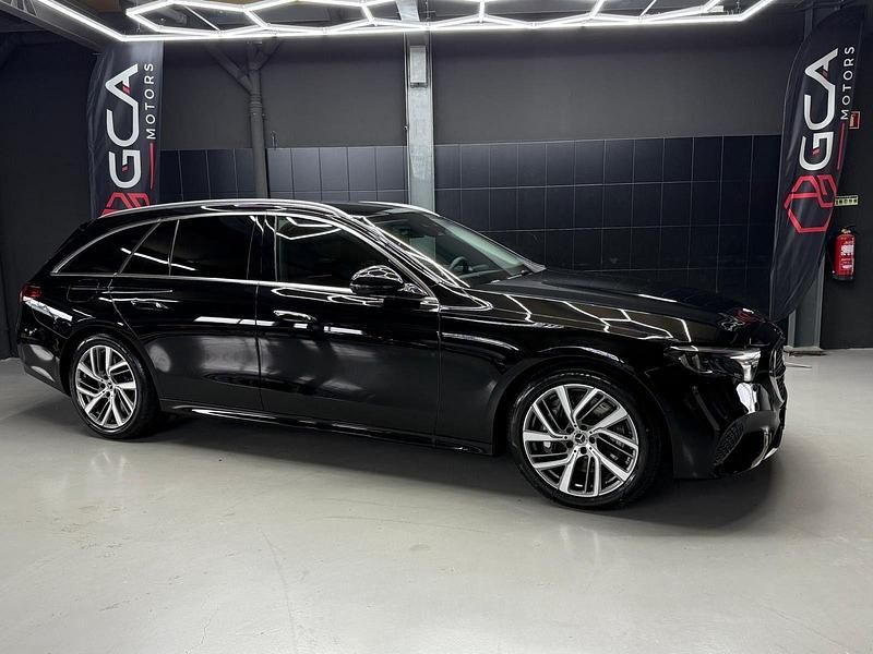 Usado Mercedes E300 313 HP (230 kW) 2024 Preto Carrinha