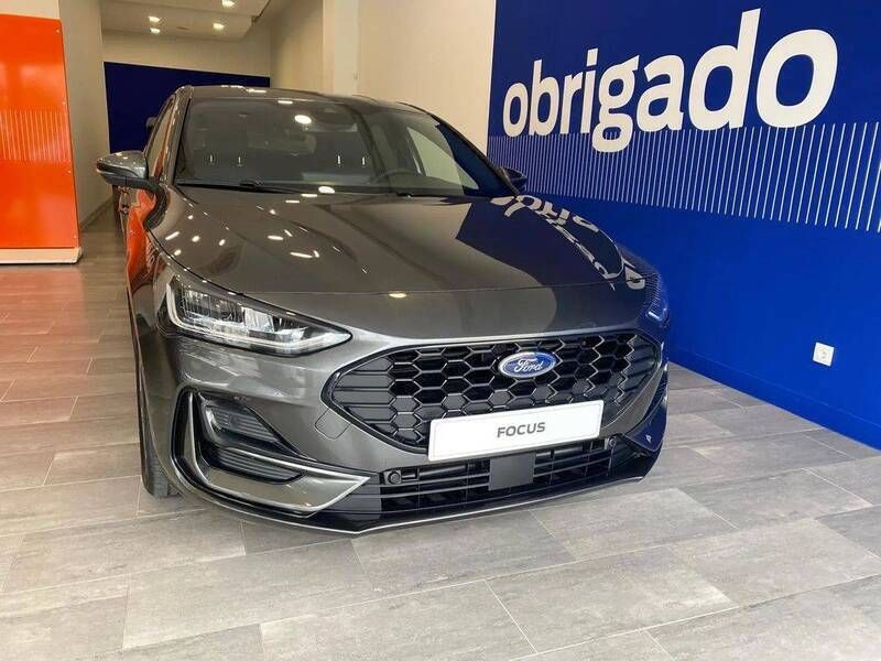 Cinza Usado 2025 Ford Focus ST-Line X | € 25.900 (Preço justo) - Imagem 1/4
