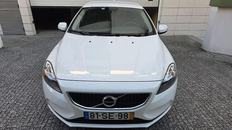Usado Volvo V40 Kinetic 120 HP (88 kW) 2016 Sedan
