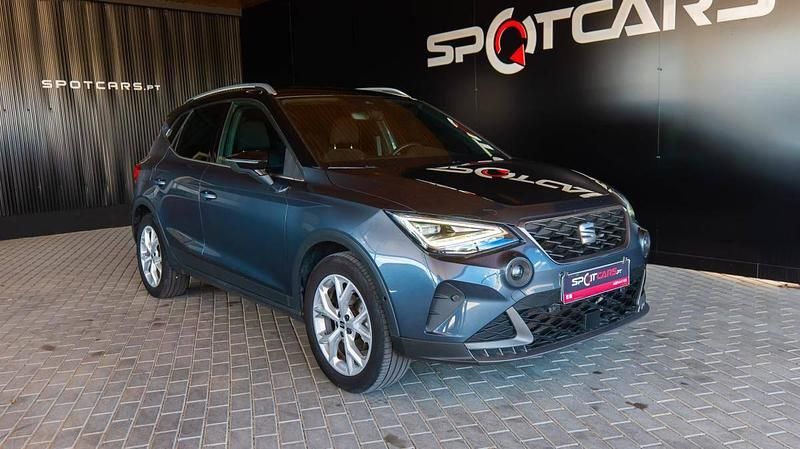 Usado Seat Arona FR 110 HP (80 kW) 2023 Cinza SUV