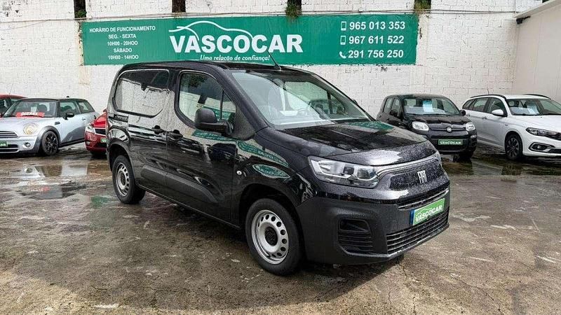 Usado Fiat Doblò 105 HP (77 kW) 2024 Preto Monovolume